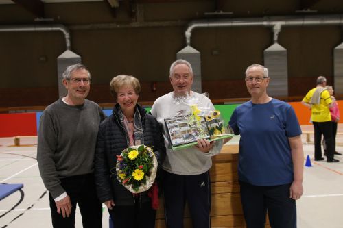 Danke Wolfgang: von Links: Bernd Schwarz, Sigrid und Wolfgang Dietz, Klaus Gümmer